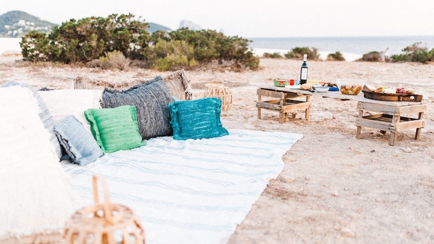 Ibiza beagain Youri Claessens Beach Picnic