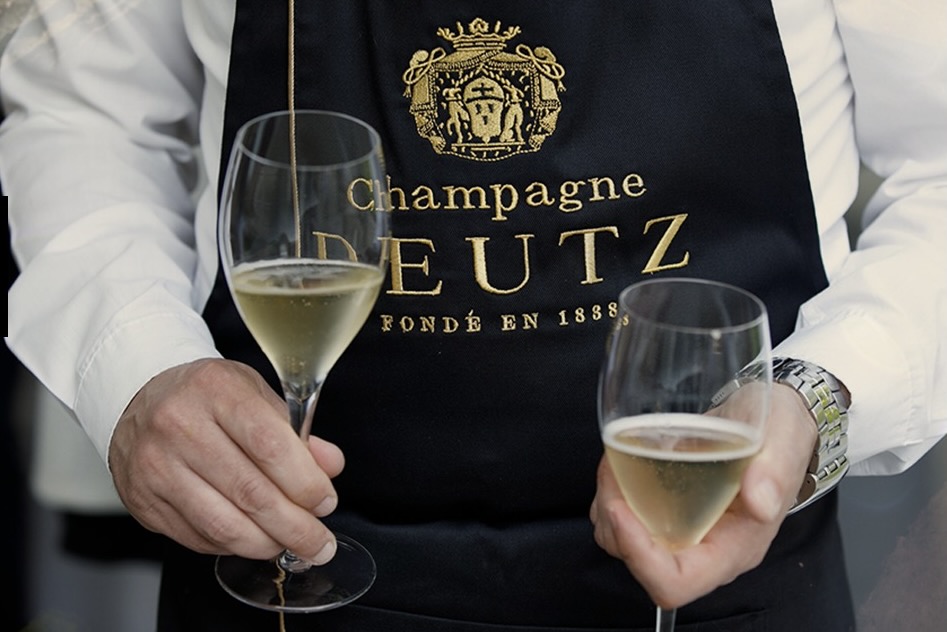 Champagne Deutz Serve