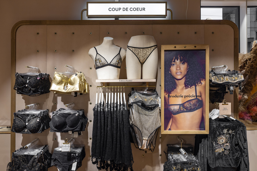 Etam Flagship Store Geneva Confederation Center Bras