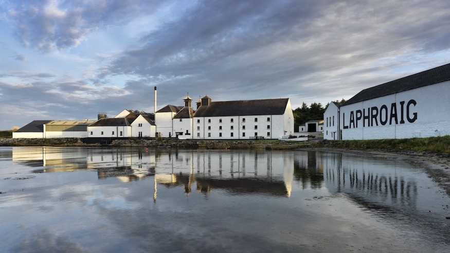 Laphroaig Scotch Whisky Islay Peat Schottland Distillery Buildings